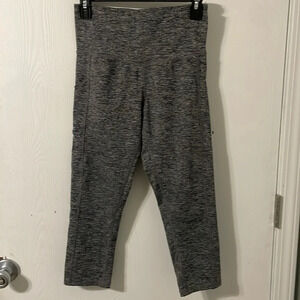💰Champion Gray Capris Leggings With Pockets Size Medium